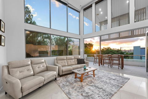 Luxurious Living - 3Bed-3Bath-1Car-Pool - Balmoral - Perth Resorts 0