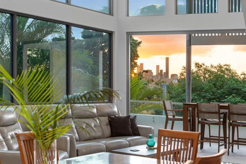 Luxurious Living - 3Bed-3Bath-1Car-Pool - Balmoral - Perth Resorts 1