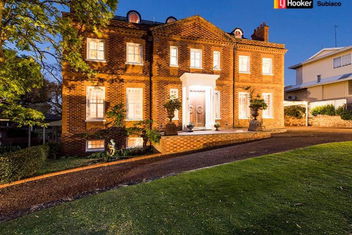 Luxury Cottage At The Manor On The River!!! with Accommodation Perth