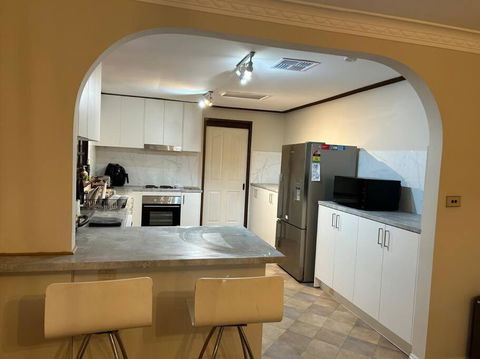 Luxury House 5 Bedrooms - Accommodation Perth 1