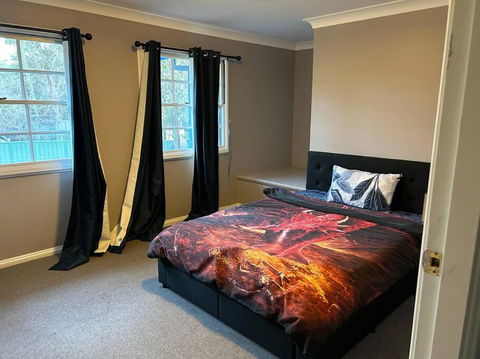 Luxury House 5 Bedrooms - Accommodation Perth 3