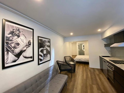 Luxury Inner-west Flat W/ Breakfast And Coffee Included! - Accommodation Perth 2