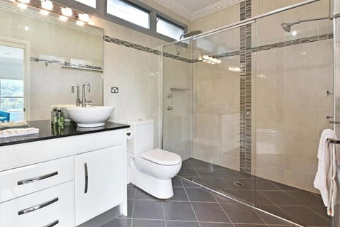 Luxury Mandalong Mansion With Pool & Spa - Accommodation Perth 3