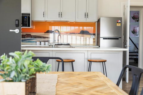 Luxury Apartments And Motel Rooms - Free Wifi - Close To Beach - Accommodation Perth 2