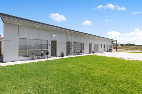 Luxury Apartments And Motel Rooms - Free Wifi - Close To Beach - Accommodation Perth 1