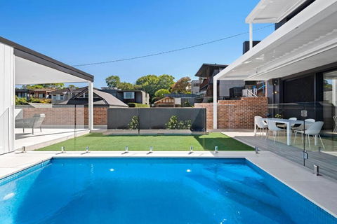 Luxury NEW 5BDRM Oasis With Heated Pool - Perth Resorts 0