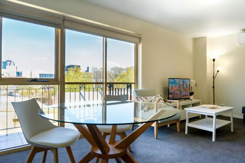 MadeComfy Spacious CBD Apartment In Prime Location - Accommodation Perth 0