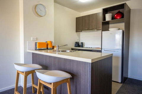 MadeComfy Spacious CBD Apartment In Prime Location - Accommodation Perth 3