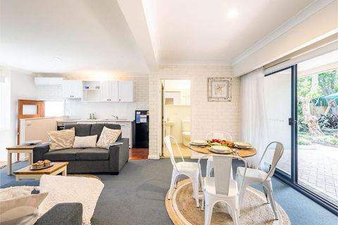 Maestral II 27a Richardson Ave 290 Metres From The Waters Edge Air Con - Accommodation Perth 3