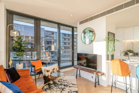 Magnificent Retreat Facing Albert Park Lake & CBD - Accommodation Perth 2