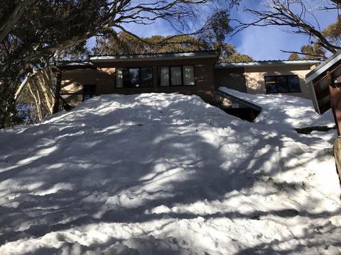 MAGNIFICENT SKIING ON MOUNT BULLER - Accommodation Perth 1