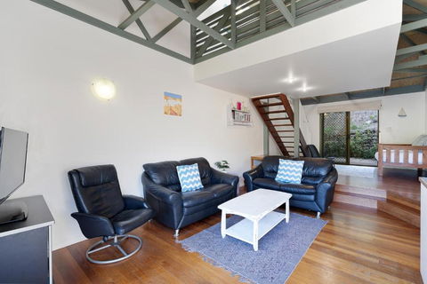 MAIN STAY - 100m To Patrolled Beach, Pool, Wifi, Close To Cafes - Accommodation Perth 2