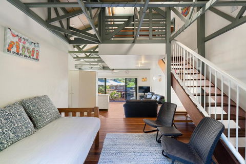 MAIN STAY - 100m To Patrolled Beach, Pool, Wifi, Close To Cafes - Accommodation Perth 1