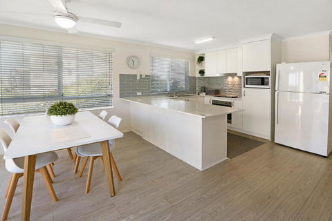 MAINSAIL8- MOOLOOLABA BEACH - Accommodation Perth 0
