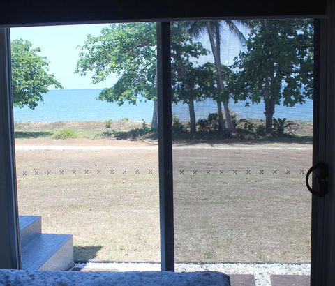 Manta Ray On The Beach - Perth Resorts 1