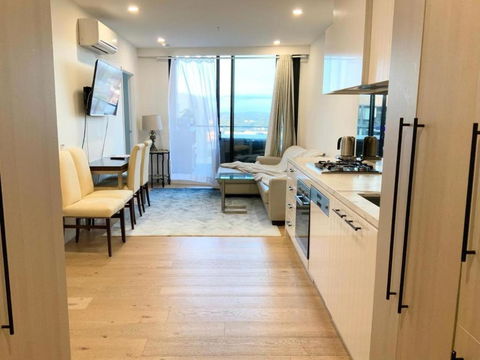 M-city Shopping Center Apartment - Executive Twin King Ensuites - Fully Equipped - Free Parking, Fast Wifi, Smart TV, Netflix, Complementary Drinks & Amenities - Clayton 3168 - Accommodation Perth 1