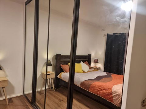 Master Bedroom In Shared House - Perth Resorts 2