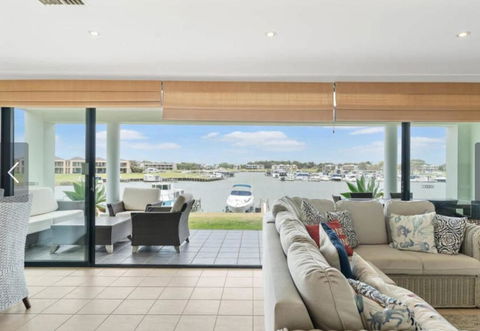 Marina Views Family And Small Dog Friendly - Accommodation Perth 0