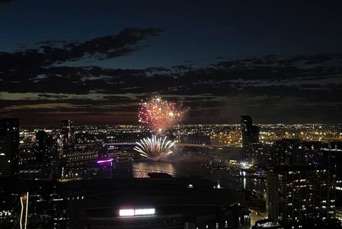 Marvellous 2-Bed High-Rise: Amazing Views, Free Parking - Accommodation Perth 3