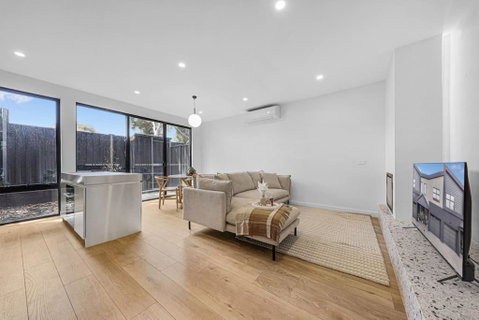 Mia-2B2B-Exceptional Style Living In Brighton East - Accommodation Perth 0