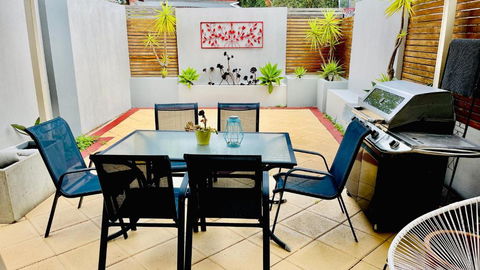 Melbourne Inner City Holiday Home Near CBD & Flemington - Perth Resorts 0