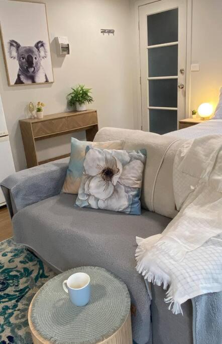 MEPLE, Tiny Home, Pets, Walk2Food, WiFi, Bfast, - Accommodation Perth 2