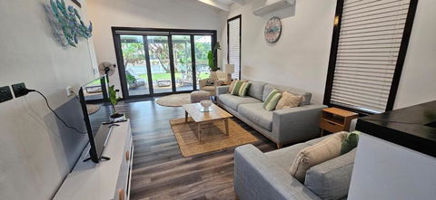 MOOLOOLABA CANAL HOME - Modern 4Bedroom With Spa, Sauna And Private Pontoon - NEW Proprietor 2024 - Accommodation Perth 0