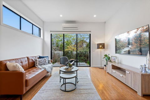 Modern 2-Bed Home In Brunswick With Courtyard - Accommodation Perth 0