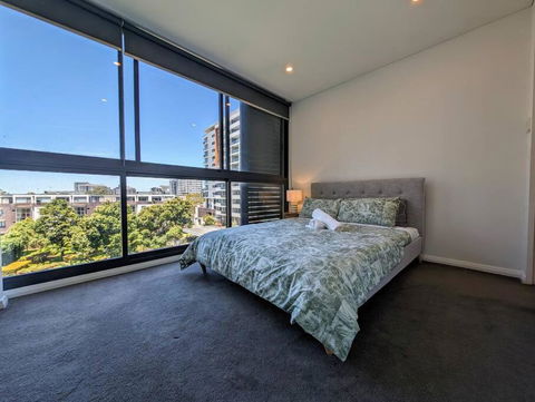 Modern 2 Bedroom Apartment Close To All Amenities! - Accommodation Perth 0