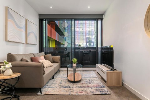 Modern 2BR Apt W City Views, Balcony & Wi-Fi - Accommodation Perth 0