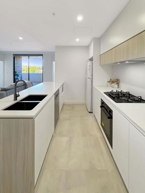 Modern 2BR Suite With Balcony & Parking Near Airport - Accommodation Perth 1