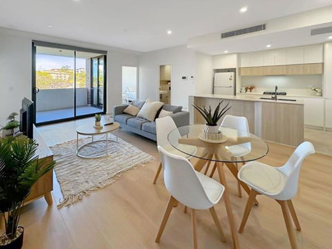 Modern 2BR Suite With Balcony & Parking Near Airport - Accommodation Perth 0