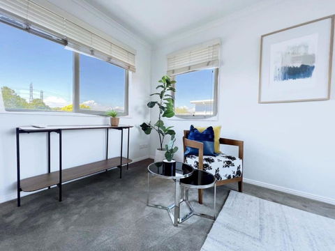 Modern And Elegant House With Swimming Pool - Accommodation Perth 1