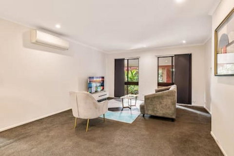 Modern Comfort Retreat 4Bed Cozy Haven W Pool - Perth Resorts 1