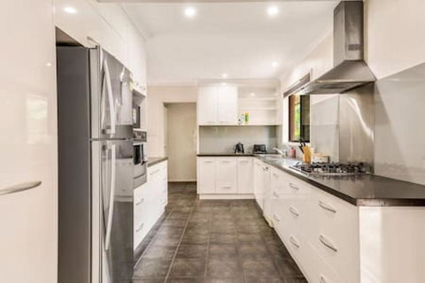 Modern Comfort Retreat 4Bed Cozy Haven W Pool - Perth Resorts 3