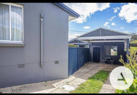 Modern Cottage Central Location - Accommodation Perth 1