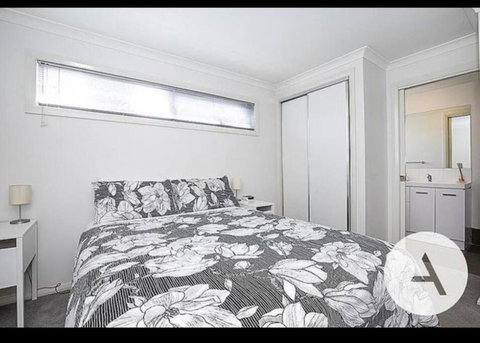 Modern Cottage Central Location - Accommodation Perth 3