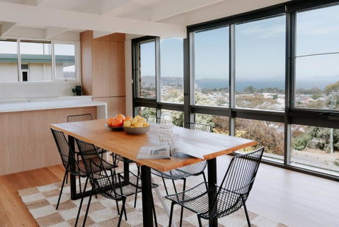 Modern Home Overlooking River - Accommodation Perth 0