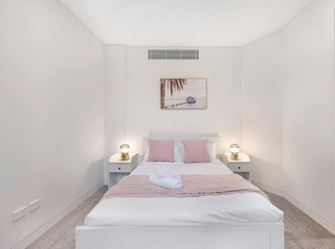 Modern 2B2B APT At Homebush - Accommodation Perth 1