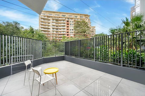 Modern 2B2B APT At Homebush - Accommodation Perth 3