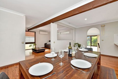 NEW PropertyBreezy Bayside Haven At Brightwaters - Accommodation Perth 1