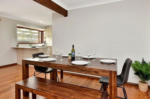 NEW PropertyBreezy Bayside Haven At Brightwaters - Accommodation Perth 3