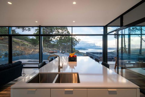 Mountain Top Snug, House Itas - Perth Resorts 2