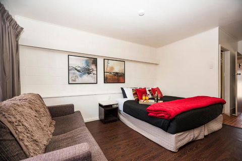 Motel Oasis - Accommodation Perth 1