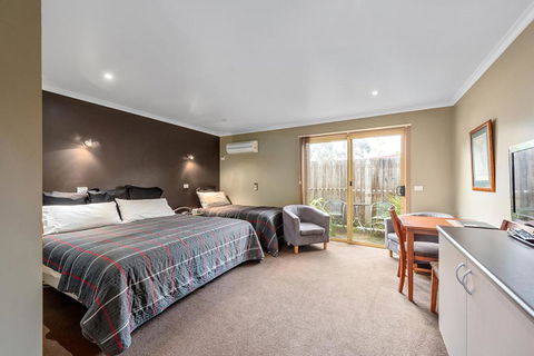 Motel Strahan - Accommodation Perth 1