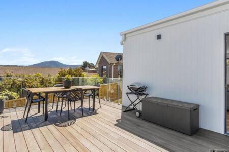 Mountain View Villa-close To Shops-10min To CBD - Accommodation Perth 0