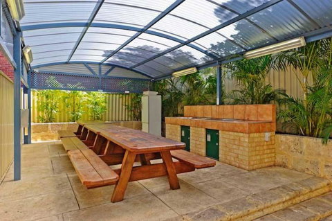 Mountway Holiday Apartments - Accommodation Perth 3