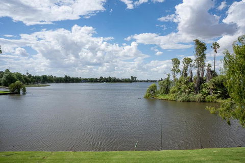 Mulwala Lakeside Apartment - Perth Resorts 1