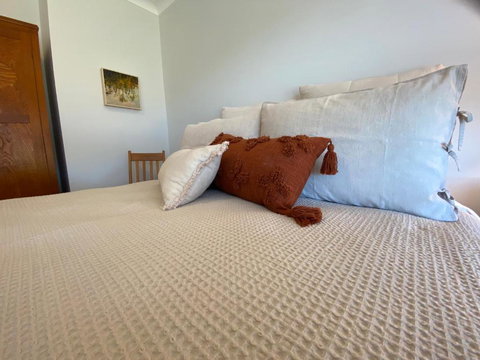 Nelson Cottage - Relaxed Retro, Modern And Original - Accommodation Perth 2