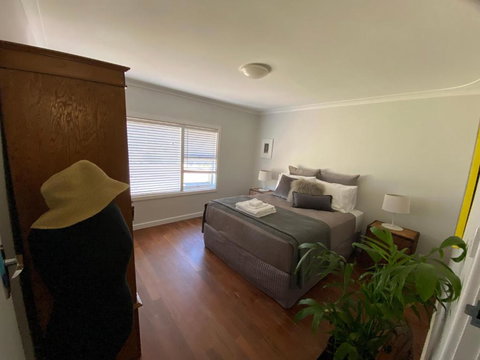 Nelson Cottage - Relaxed Retro, Modern And Original - Accommodation Perth 3